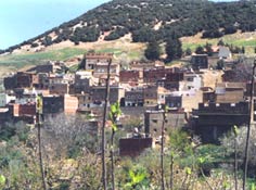 village berbère de Ain Leuh dans le moyen atlas au Maroc